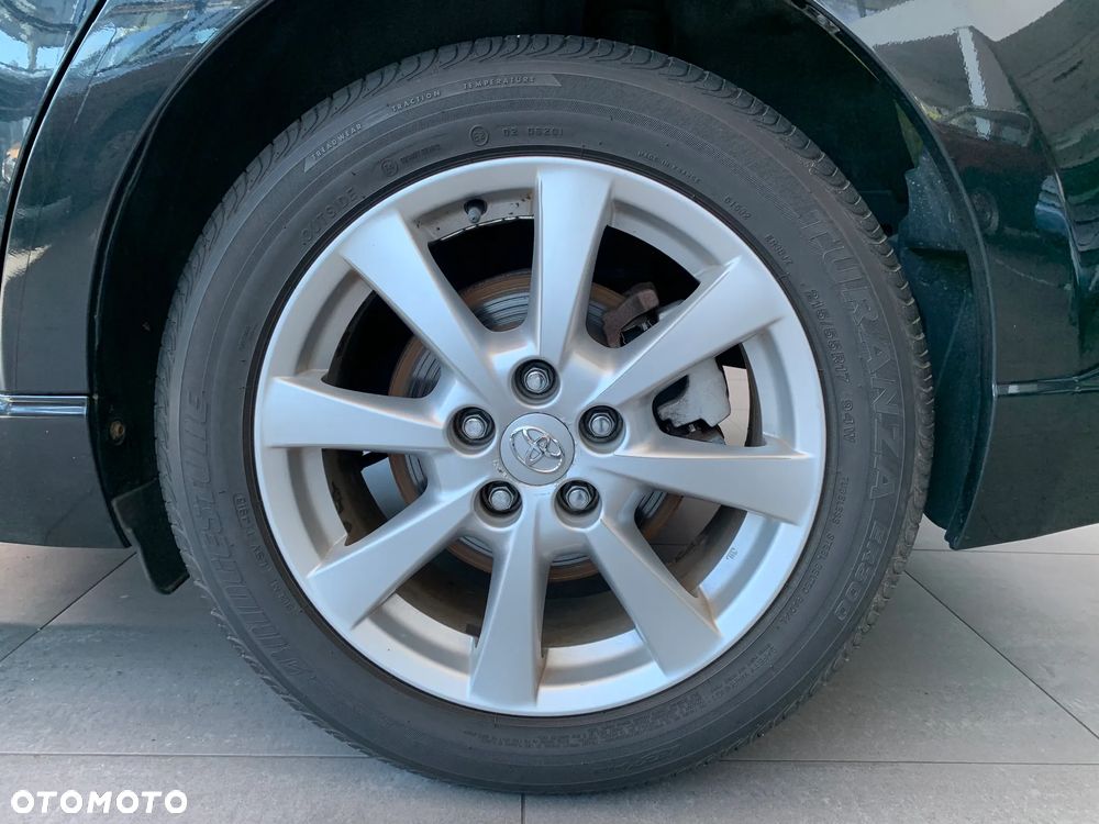Toyota Avensis - 17