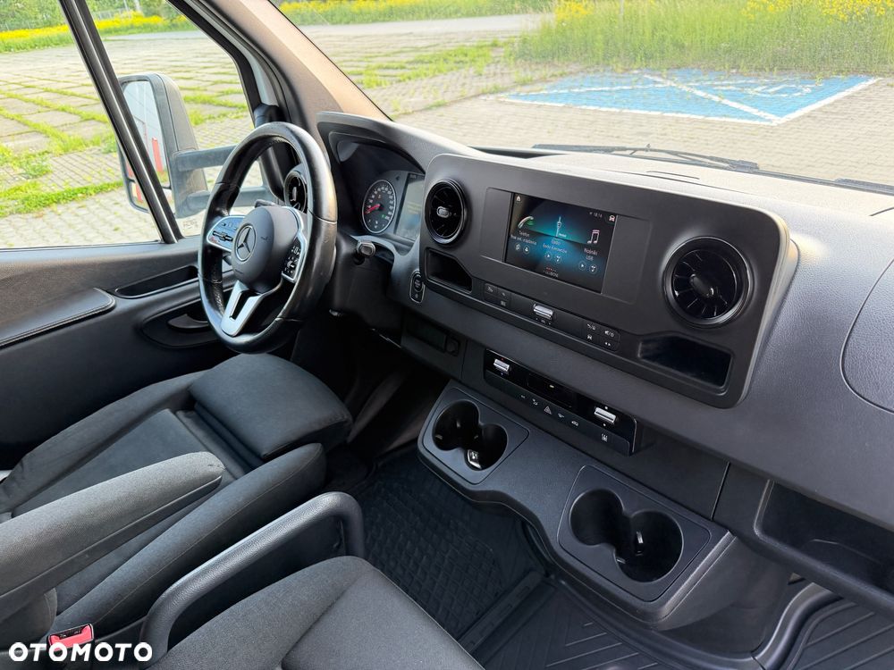 Mercedes-Benz SPRINTER 907 - 22