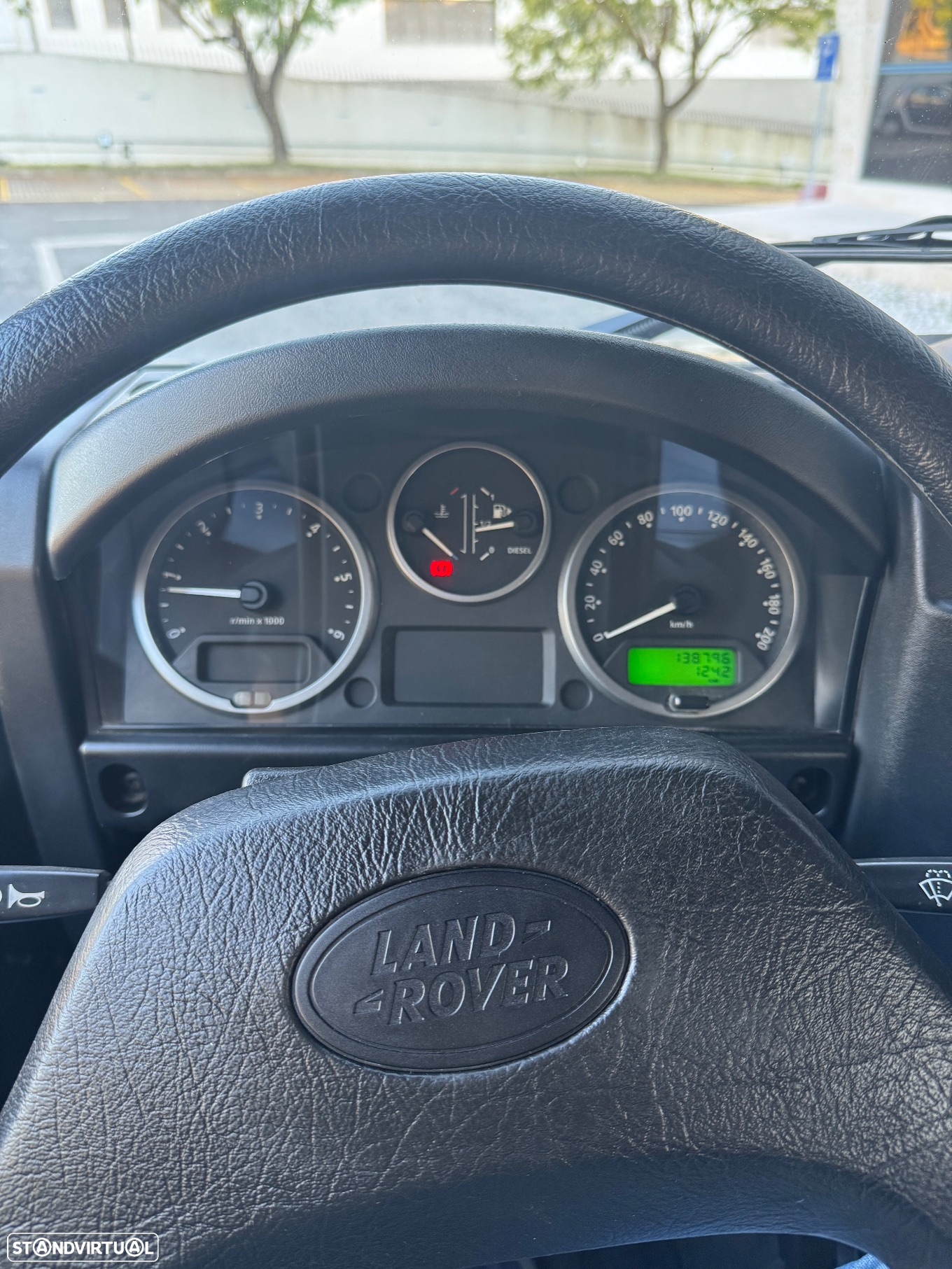 Land Rover Defender 90 SW 2.4 CRD S - 17