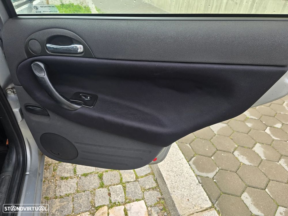 Alfa Romeo 147 1.9 JTD Plus - 18