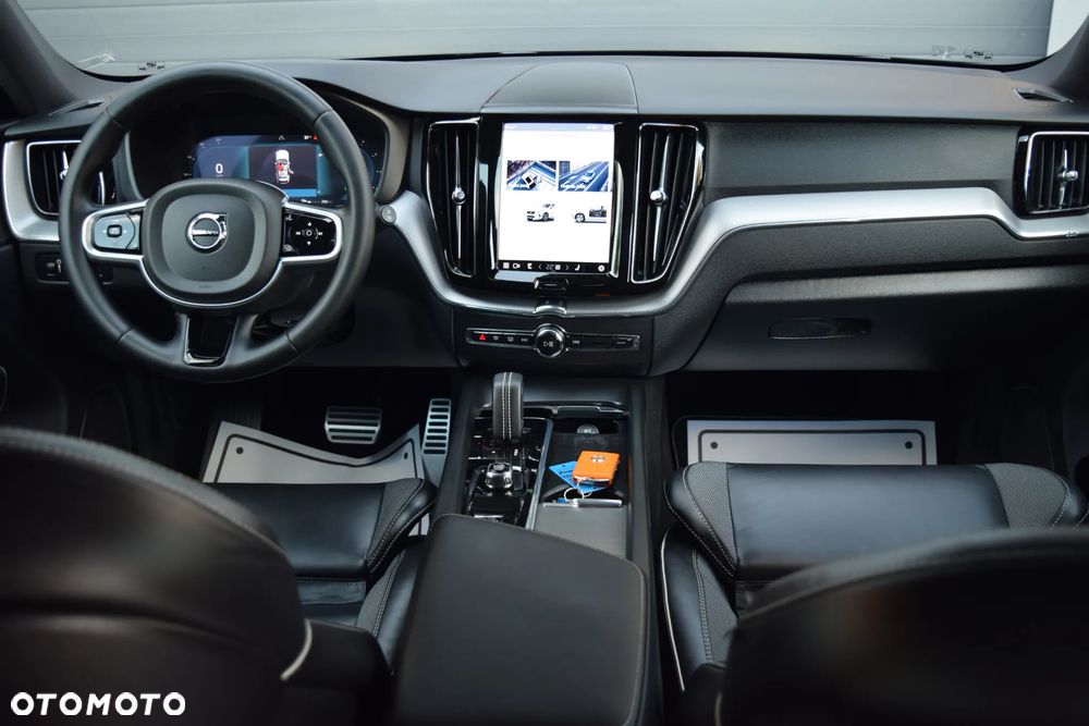 Volvo XC 60 B4 D AWD R-Design - 40