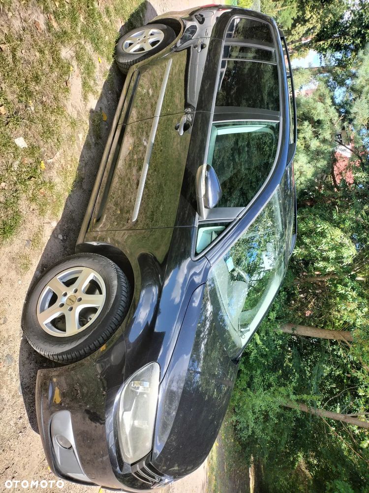 Volkswagen Touran 1.6 TDI DPF Comfortline Perfectline - 2