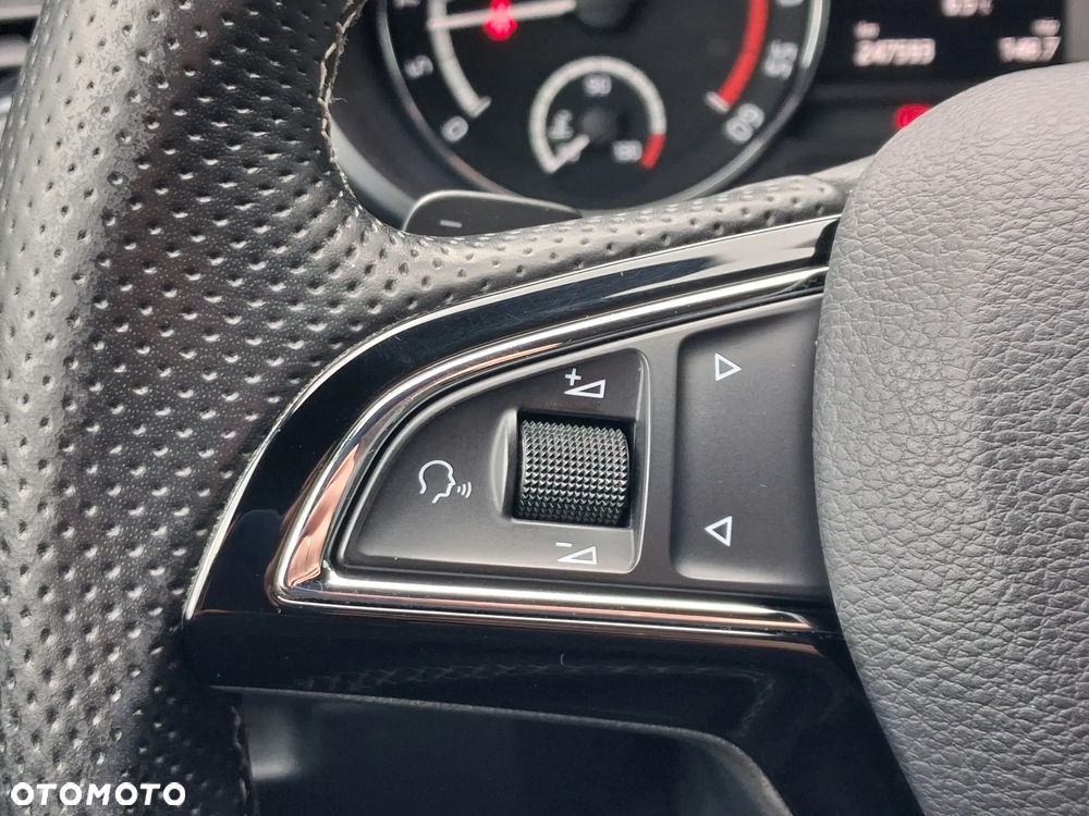 Skoda Octavia 2.0 TDI SCR RS DSG - 19