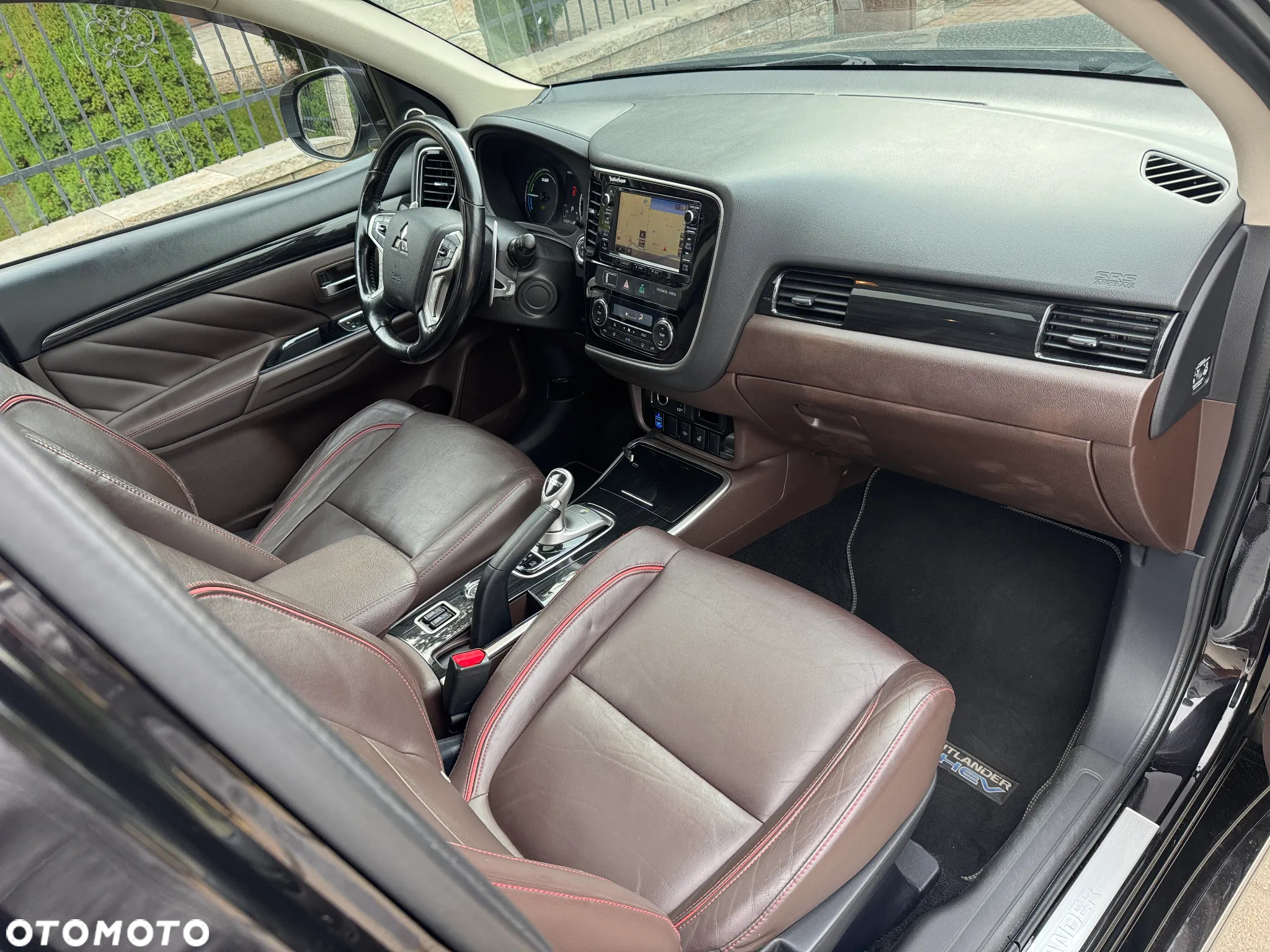 Mitsubishi Outlander PHEV Instyle NAVI + - 10