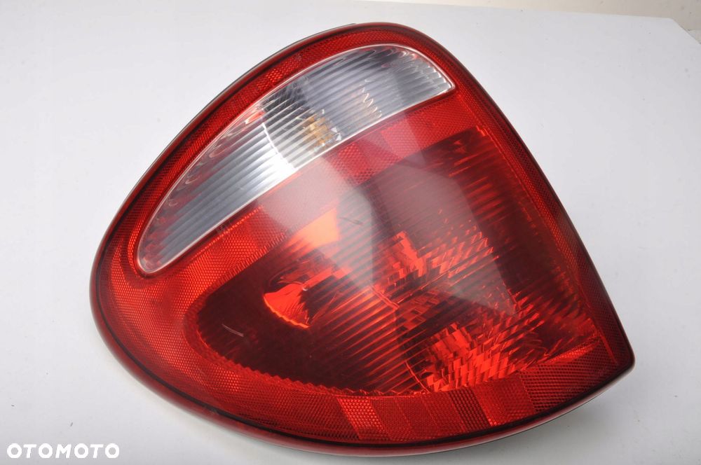 CHRYSLER VOYAGER IV LAMPA LEWA TYLNA LEWY TYŁ - 1