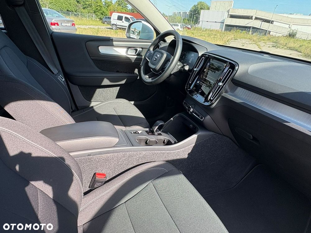 Volvo XC 40 T3 Momentum Pro - 22