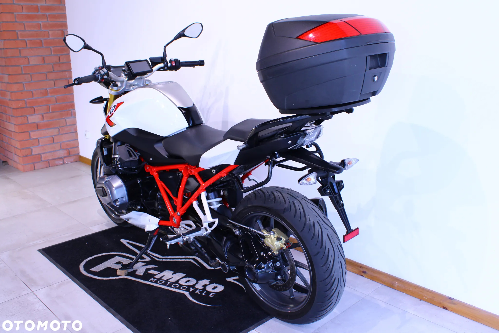 BMW R - 6