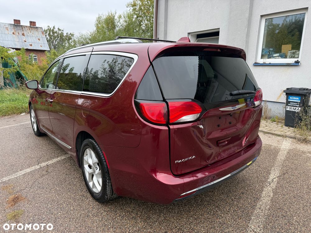 Chrysler Pacifica - 3