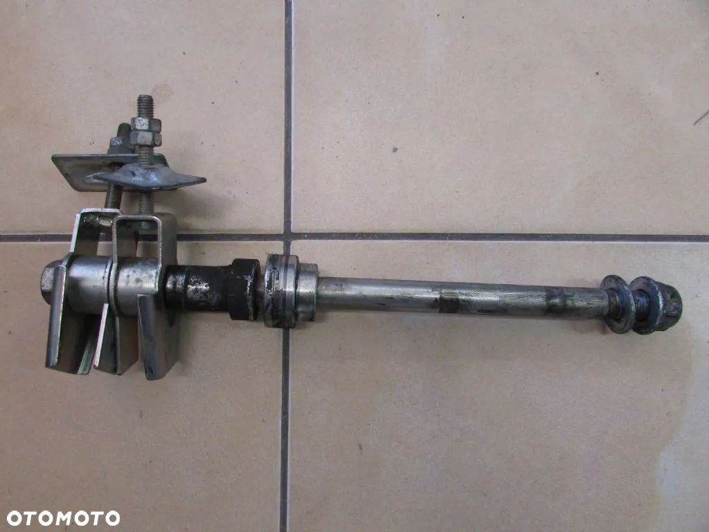 Benelli Imperiale 400 oś napinacz koła tył - 1