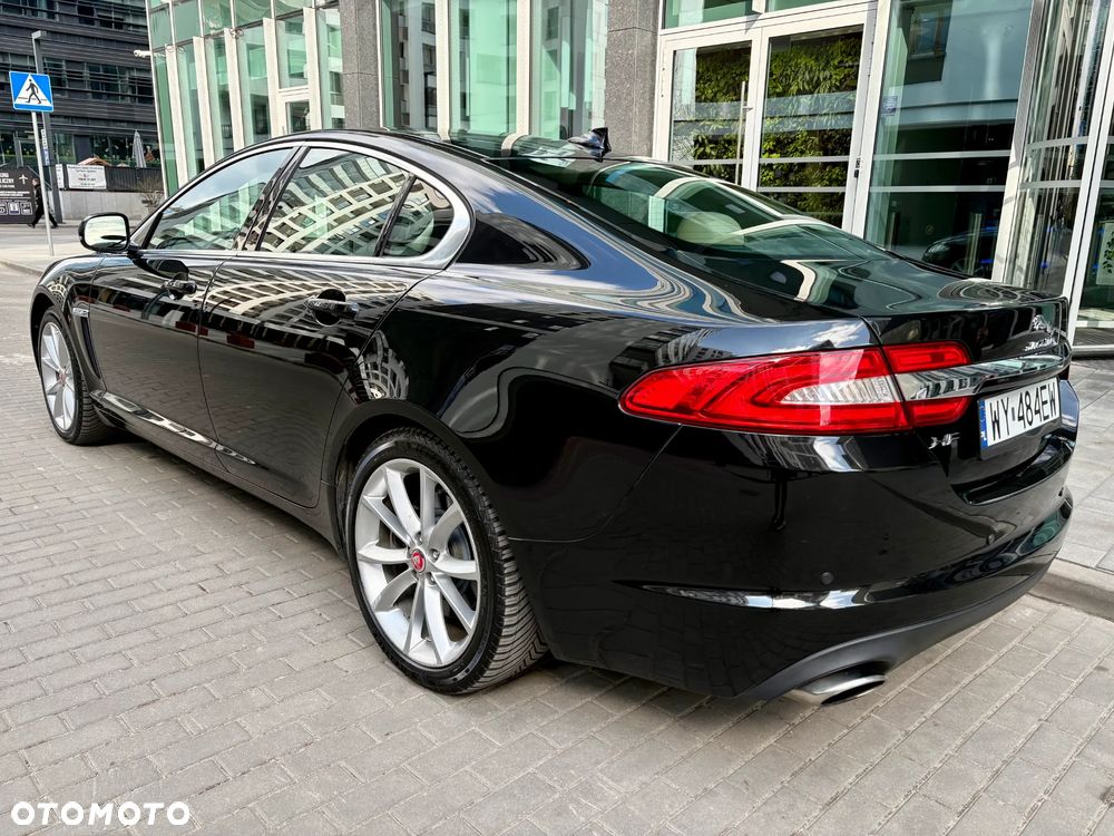 Jaguar XF 35t AWD Portfolio - 3