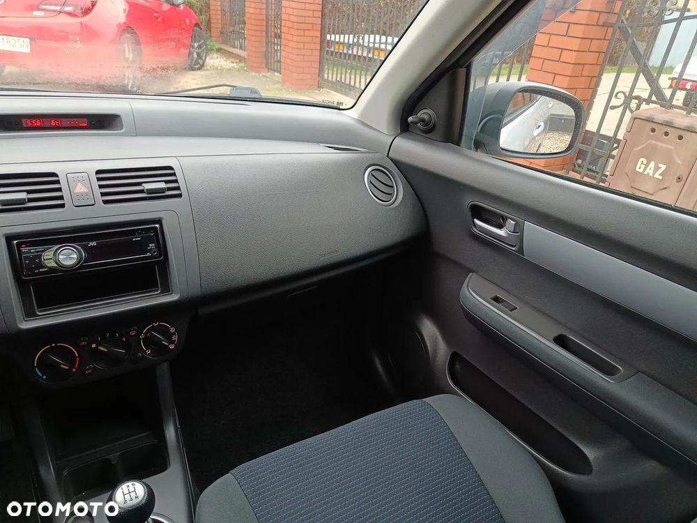 Suzuki Swift 1.3 Comfort - 33