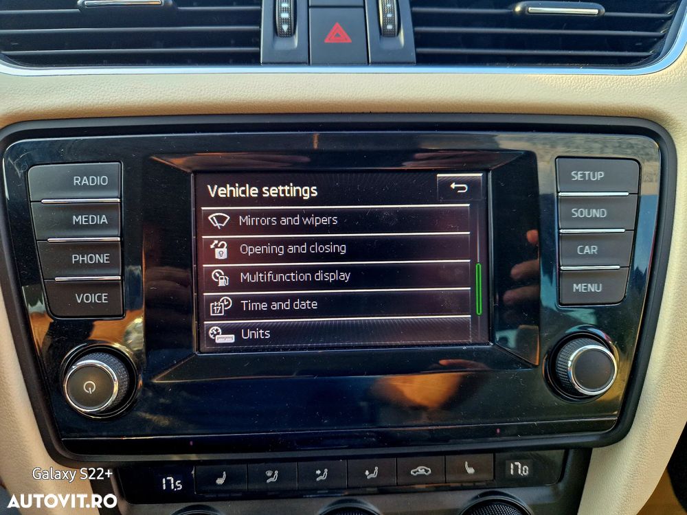 Skoda Octavia Combi 2.0 TDI DSG Premium Edition - 17