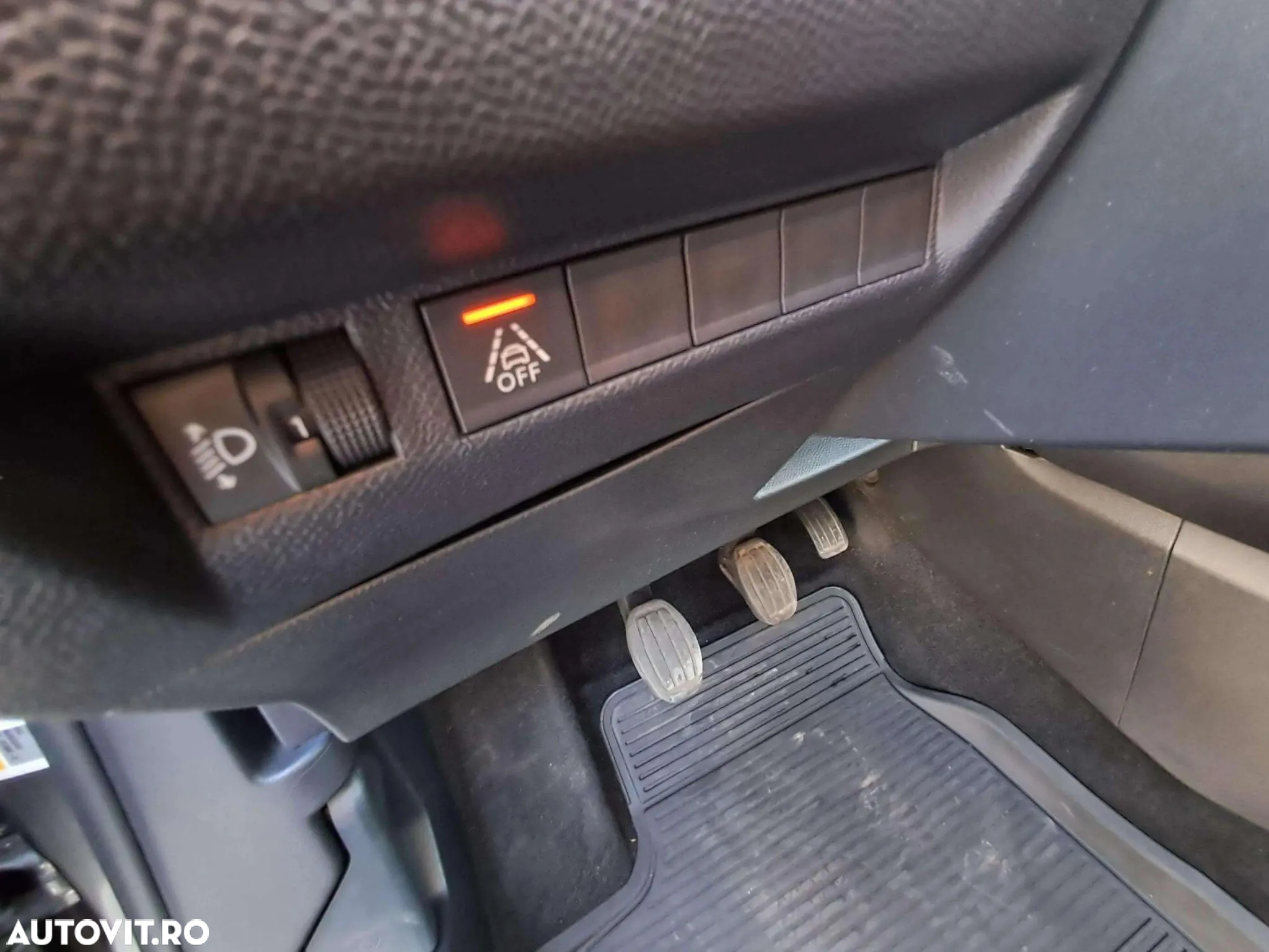 Peugeot 2008 1.2 L PureTech STT Active - 23