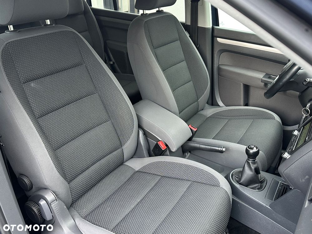 Volkswagen Touran - 18