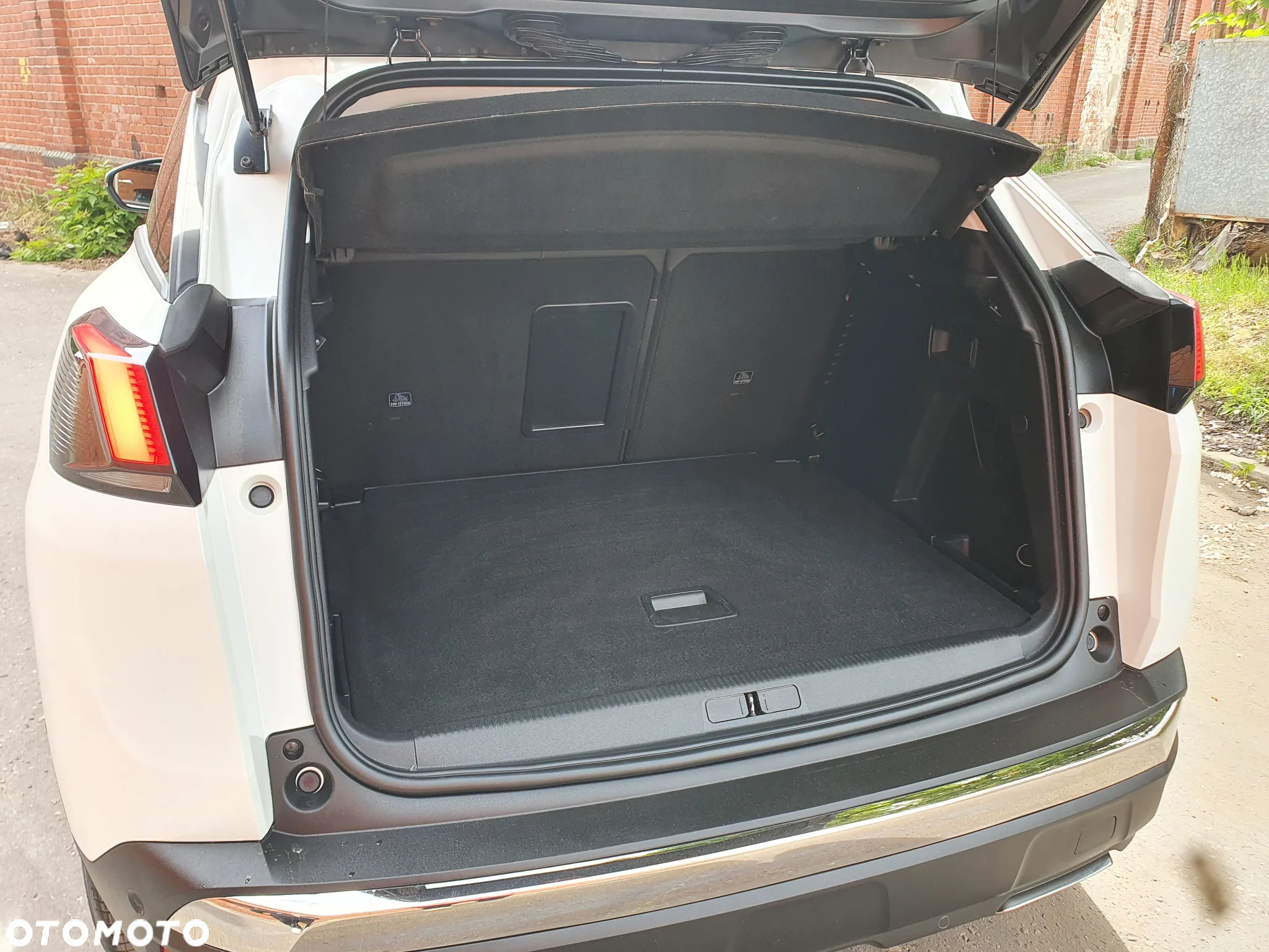 Peugeot 3008 1.2 PureTech Allure S&S EAT8 - 22