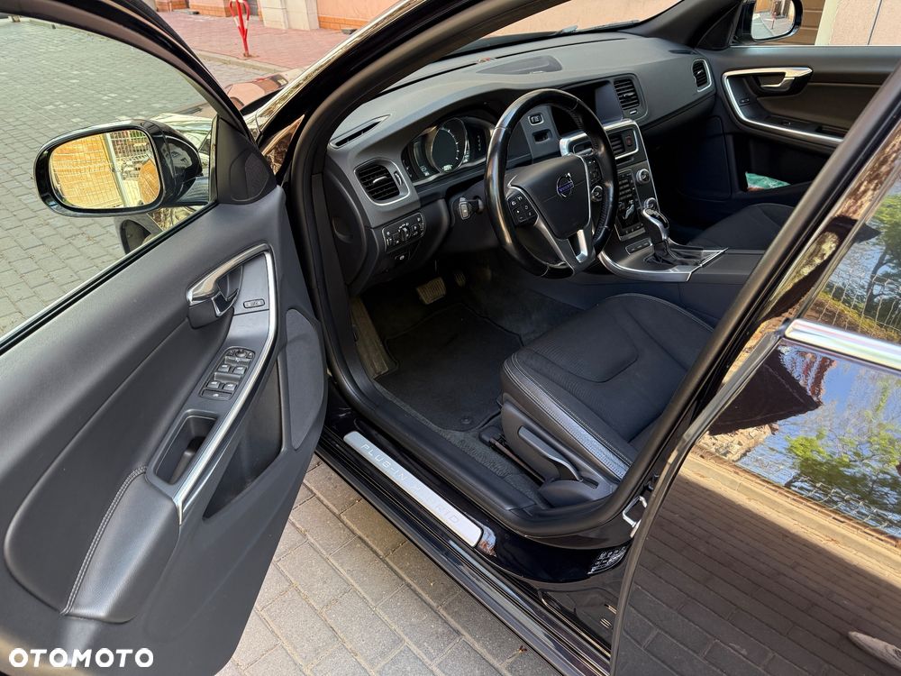 Volvo V60 D6 AWD Plug-in Hybrid Momentum - 5
