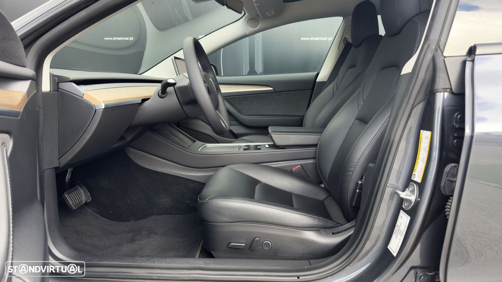 Tesla Model 3 Standard Range Plus RWD — fotografia 11