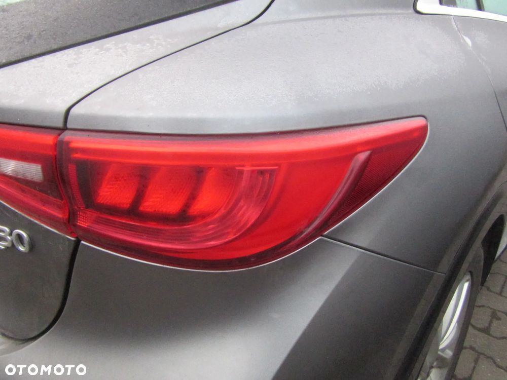 LAMPA TYŁ LEWA PRAWA Infiniti Q30 2016 r. Wszystkie części