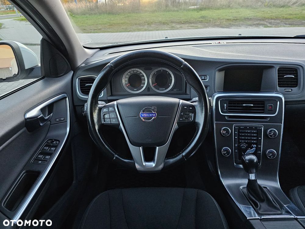 Volvo V60 D4 Momentum - 19