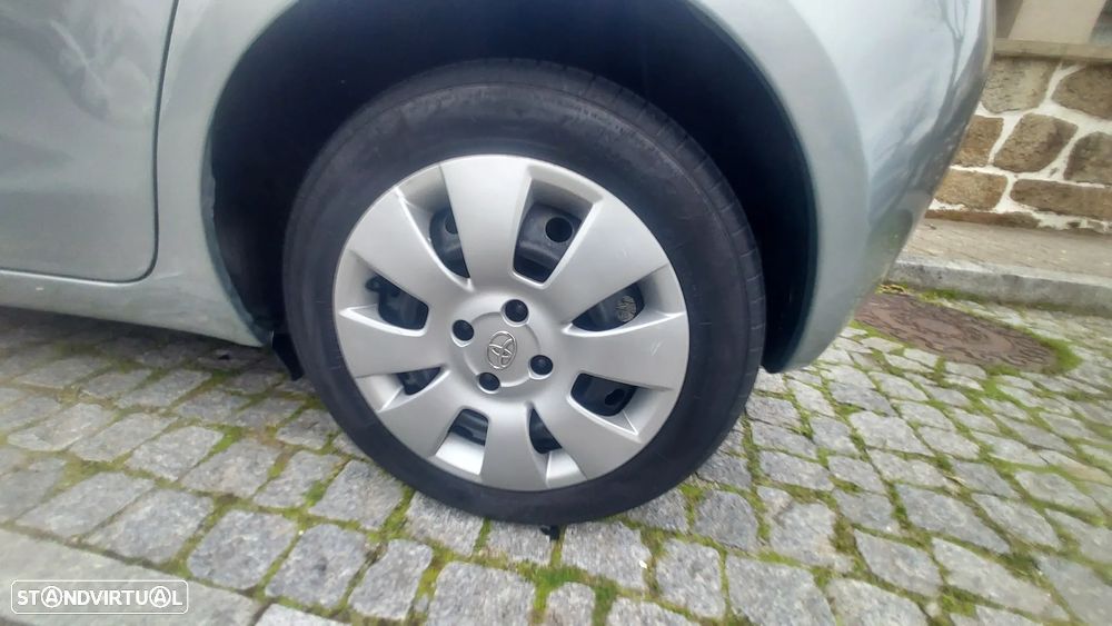 Toyota Yaris 1.0 VVT-i Sol - 28