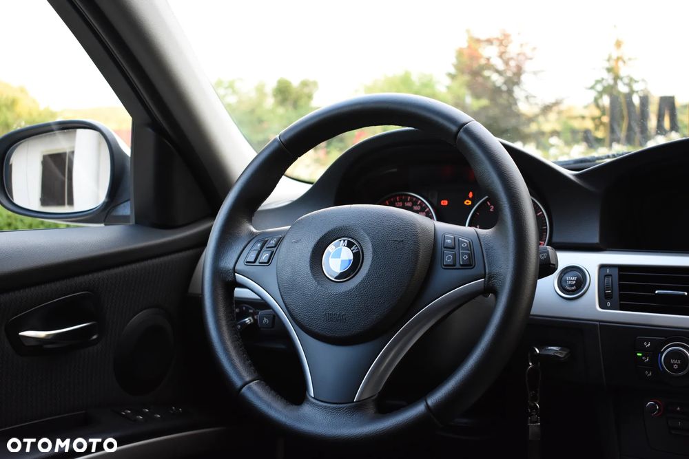 BMW Seria 3 318d - 30