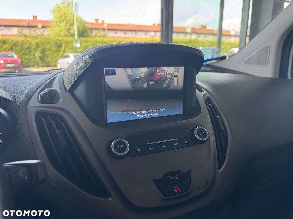 Ford Transit Courier - 27