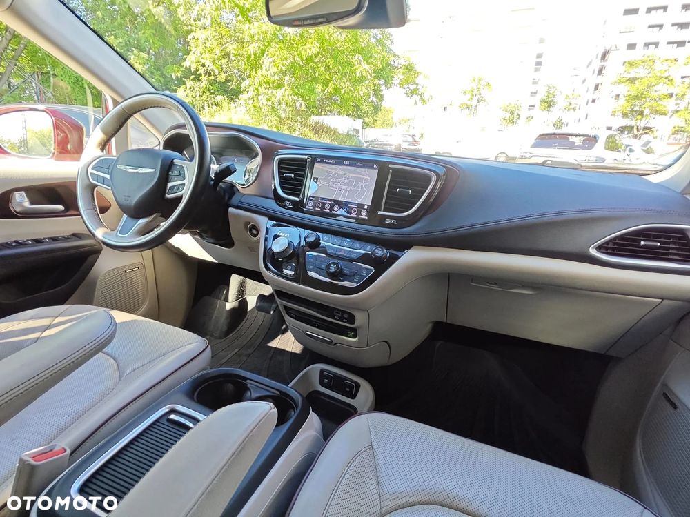 Chrysler Pacifica - 10