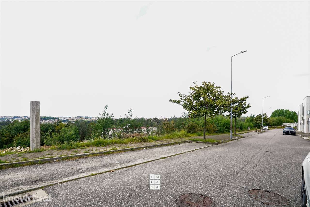 Terreno Urbano  Venda em Nogueira do Cravo e Pindelo,Oliveira de Azemé - Grande imagem: 2/11