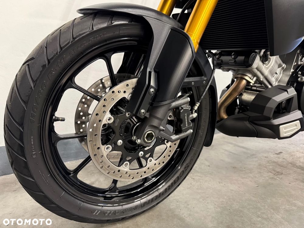 Suzuki V-STROM - 10