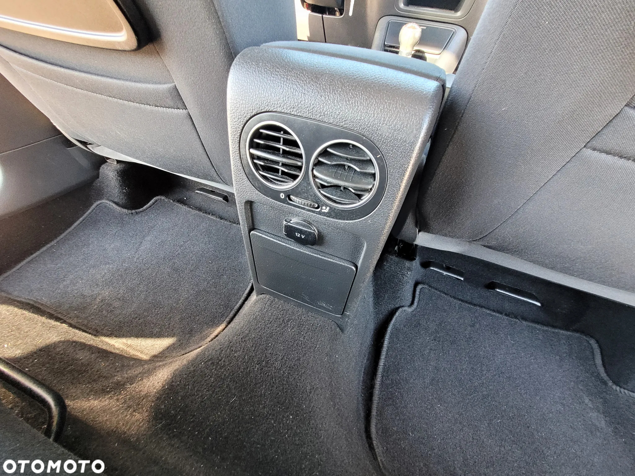 Volkswagen Golf Plus 1.6 TDI BlueMot Comfortline - 28