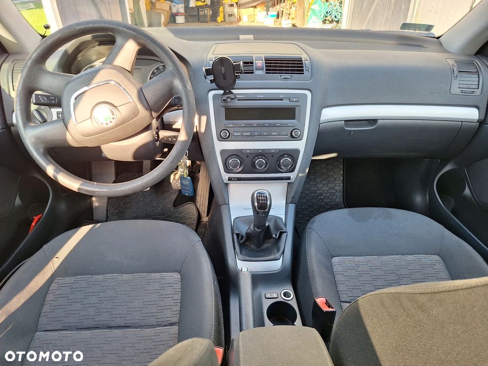 Skoda Octavia 2011 photo 2