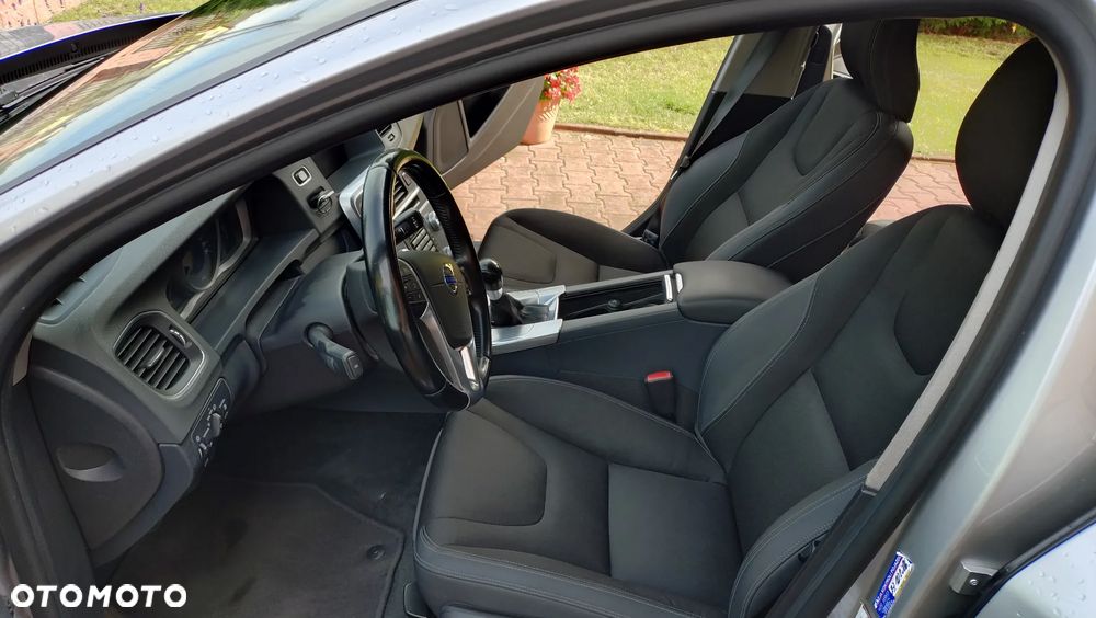 Volvo V60 D3 Momentum - 6