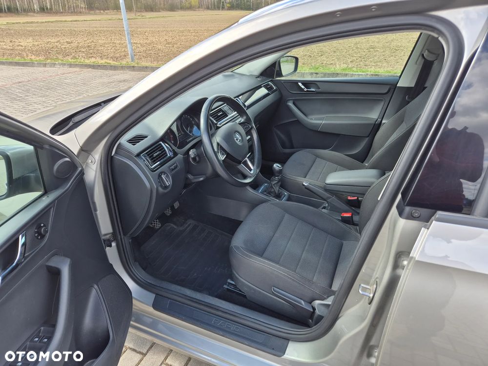 Skoda RAPID 1.2 TSI Style - 11