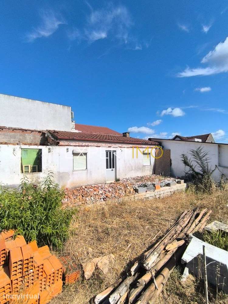 Moradia T1 em Santa Clara e Castelo Viegas, €179.000