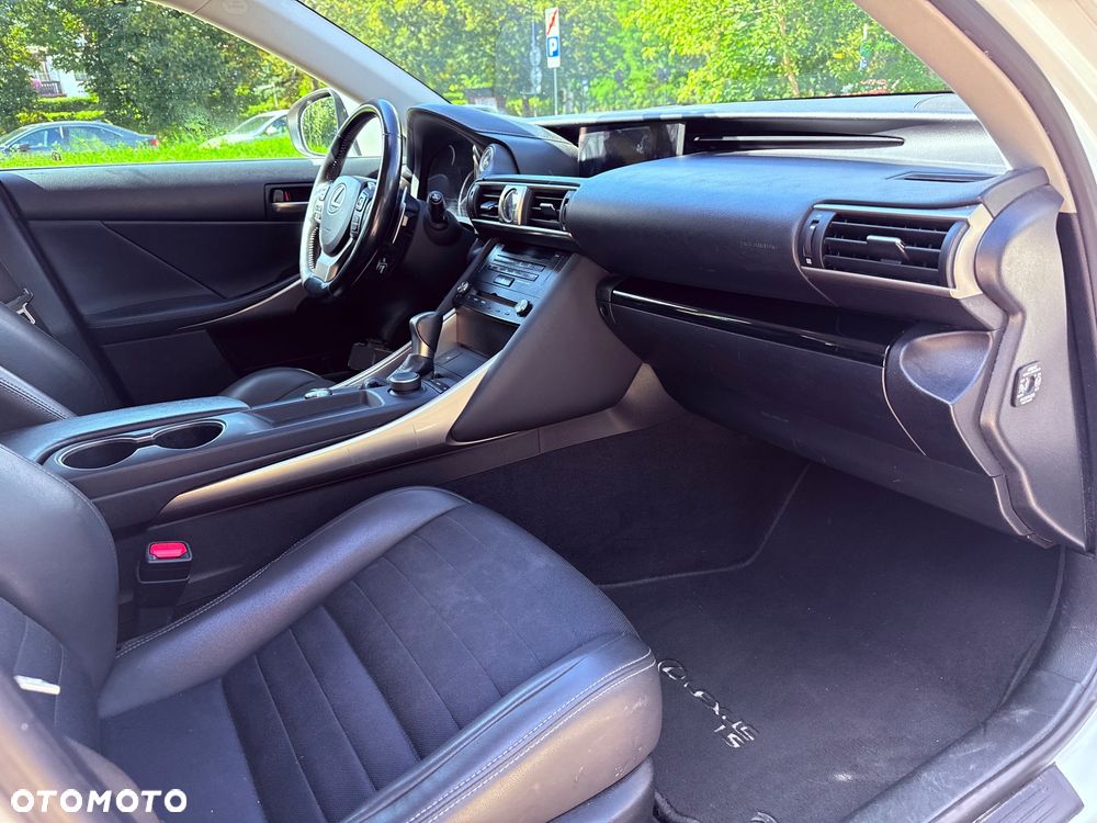 Lexus IS 200t / 300 Elegance - 12