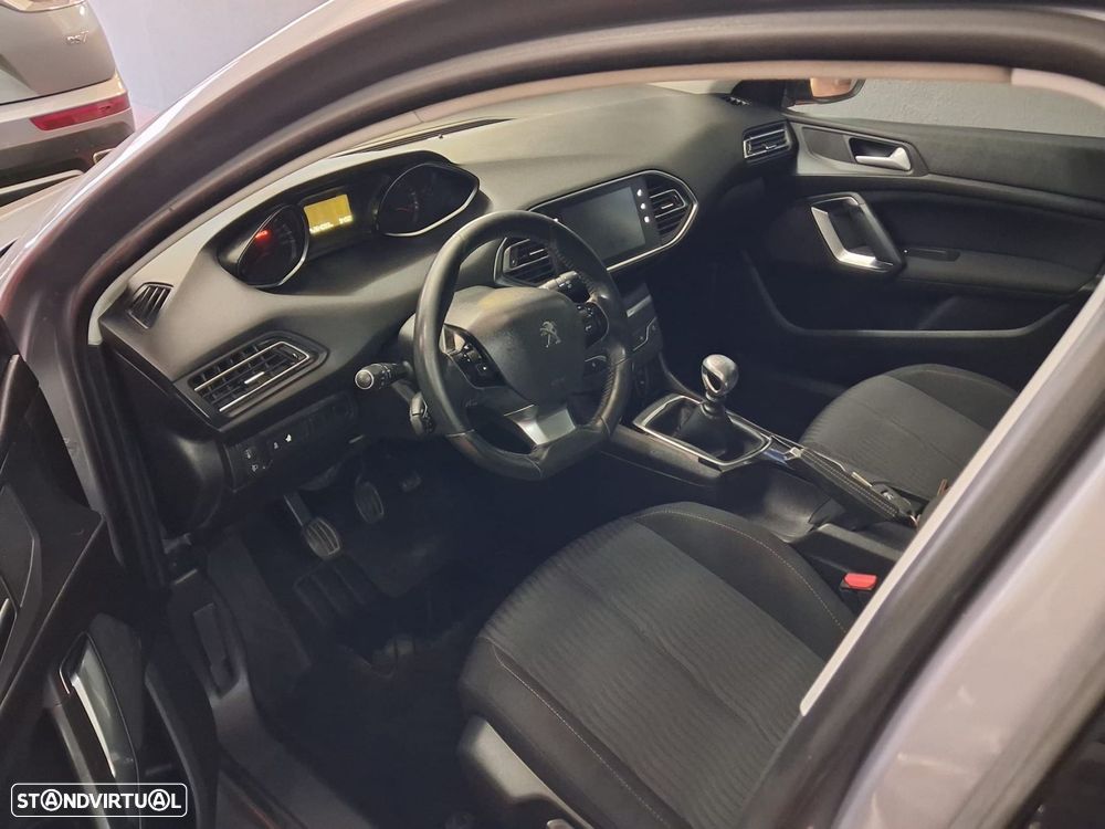 Peugeot 308 SW - 11