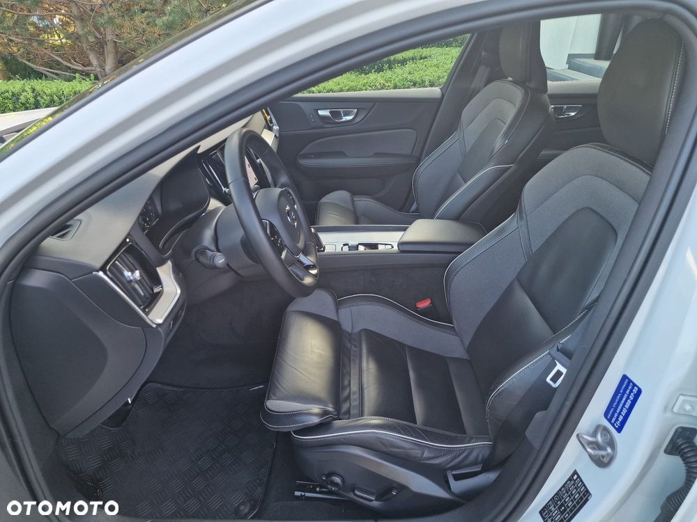 Volvo V60 B4 D Plus Dark - 21