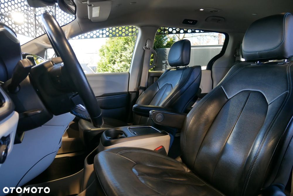 Chrysler Pacifica - 10