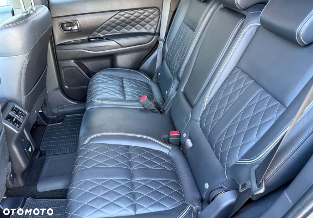 Mitsubishi Outlander - 15