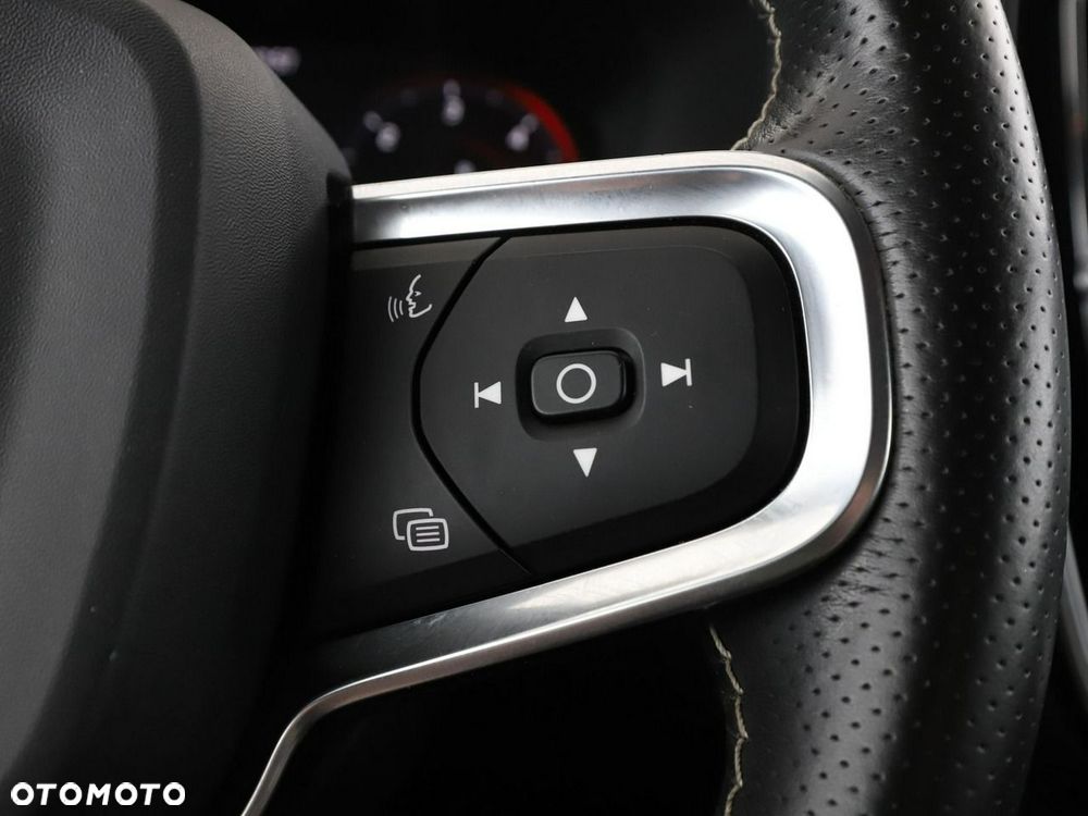 Volvo XC 40 D4 SCR AWD R-Design - 33