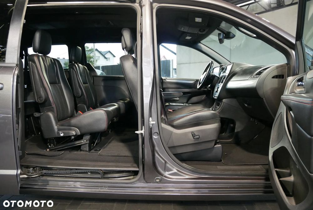 Dodge Grand Caravan - 8