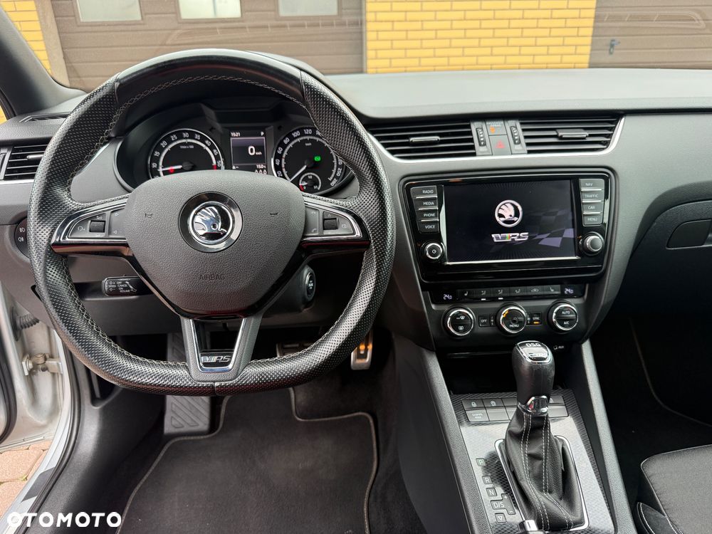 Skoda Octavia 2.0 TDI DSG RS - 17