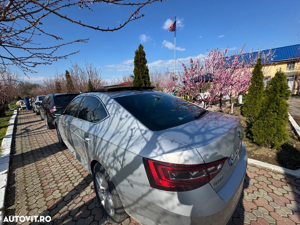 Skoda Superb 2.0 TDI DSG Active - 3
