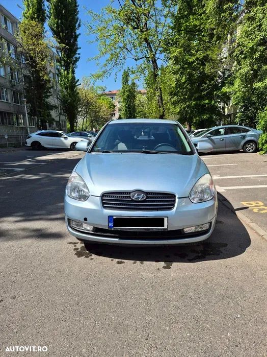 Hyundai Accent - 1