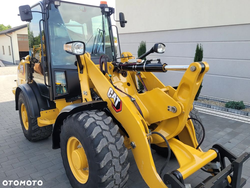 Caterpillar 906M / nowy model 2022r. / łyżka otwierana + widły / SUPER STAN - 5