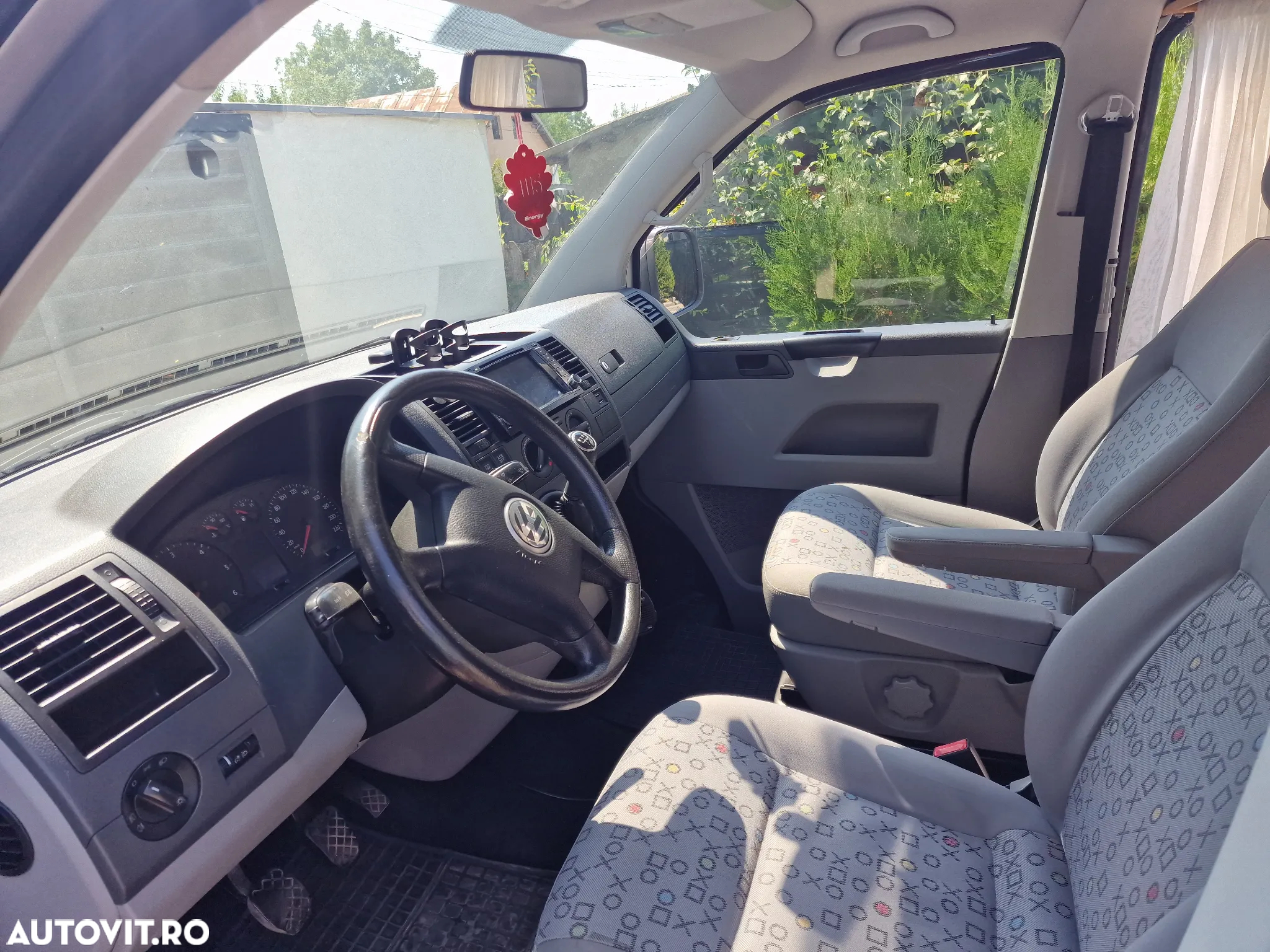 Volkswagen Caravelle - 15