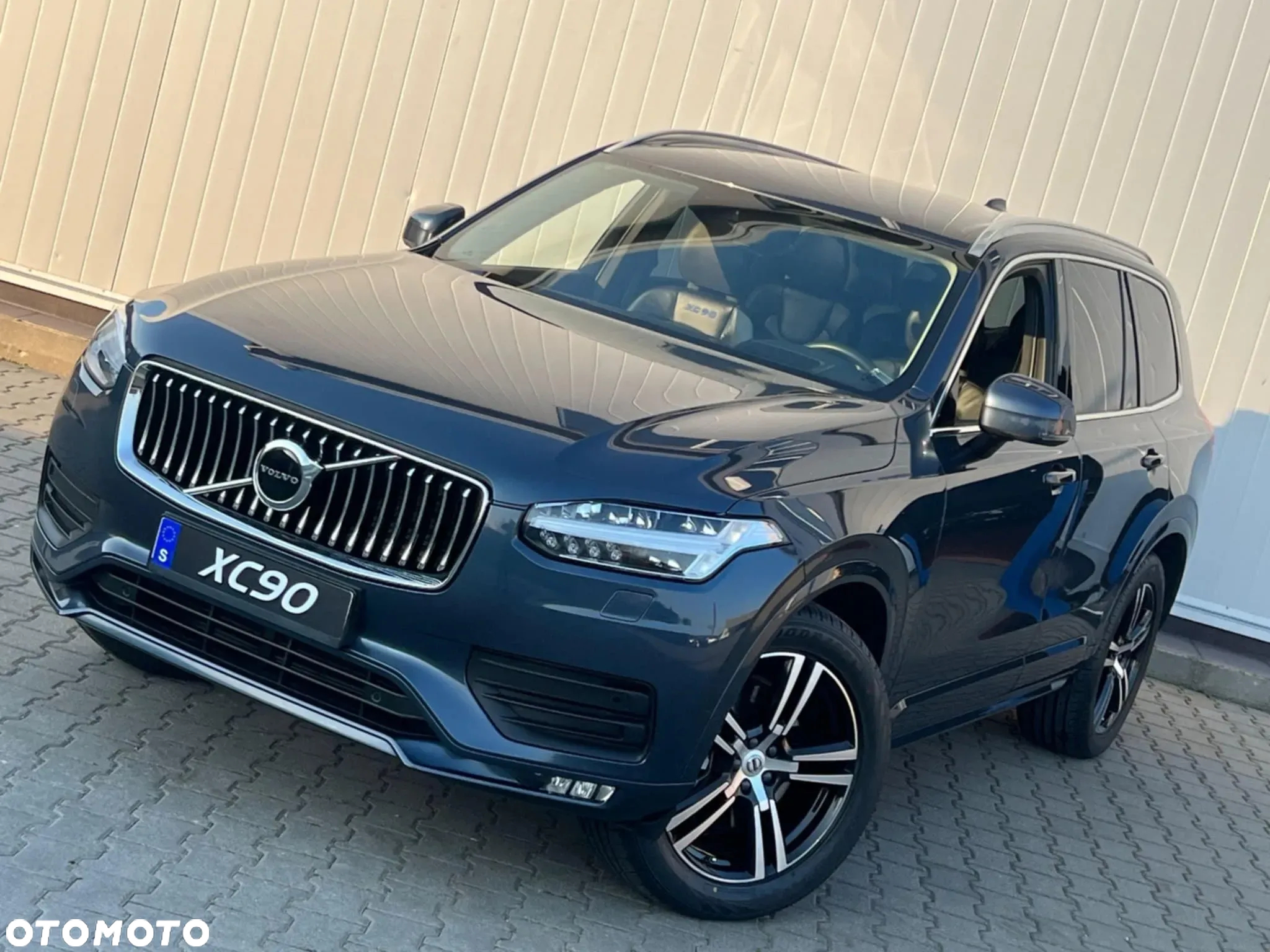 Volvo XC 90 - 9