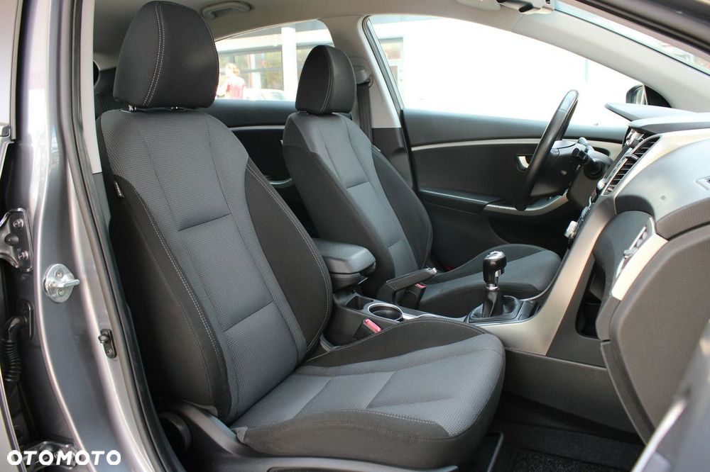 Hyundai i30 blue 1.4 Passion - 9