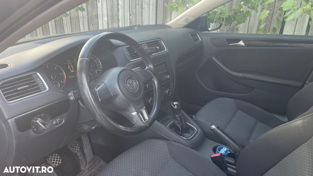 Volkswagen Jetta 1.6 TDI Comfortline - 6