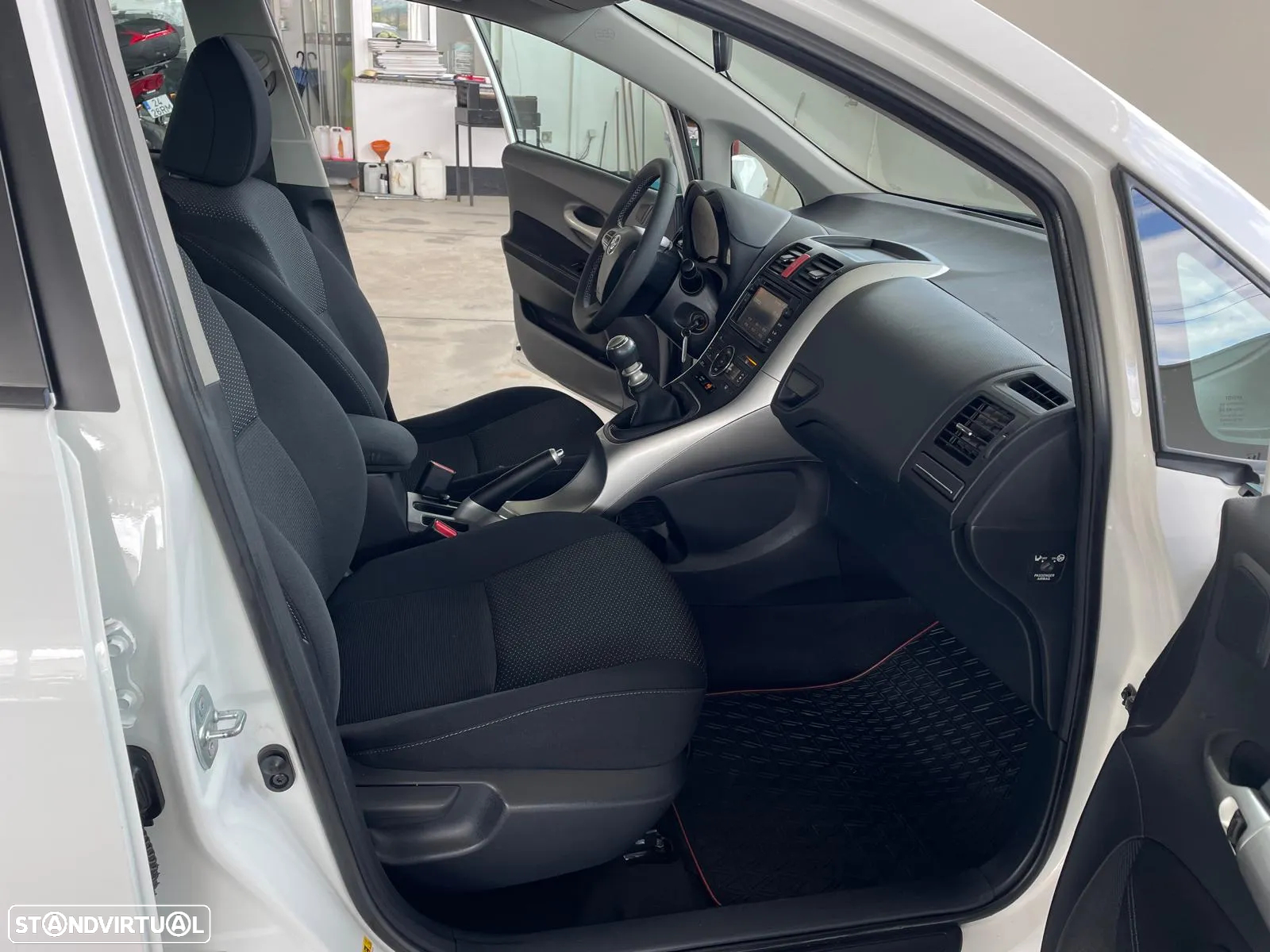 Toyota Auris 1.4 D-4D Exclusive - 24